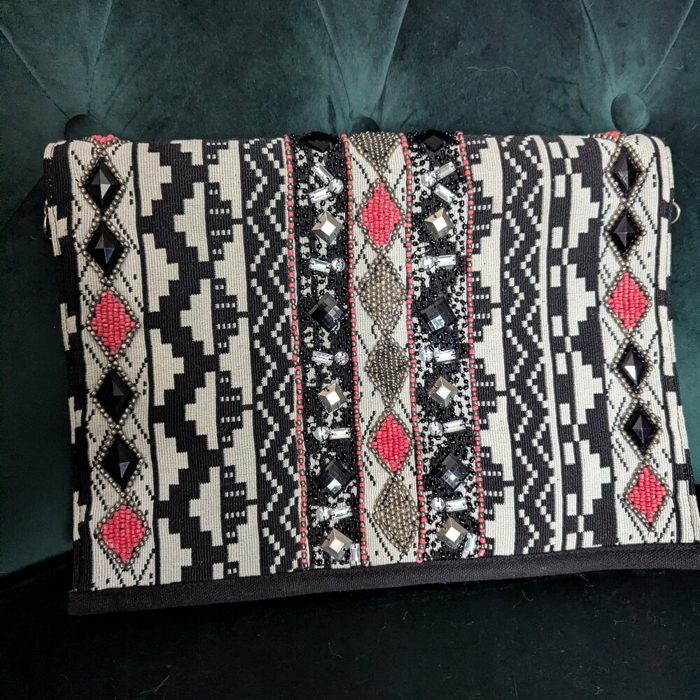 New Look graphic beaded clutch, abstract black, white, & pink pattern, EUC/NWOT